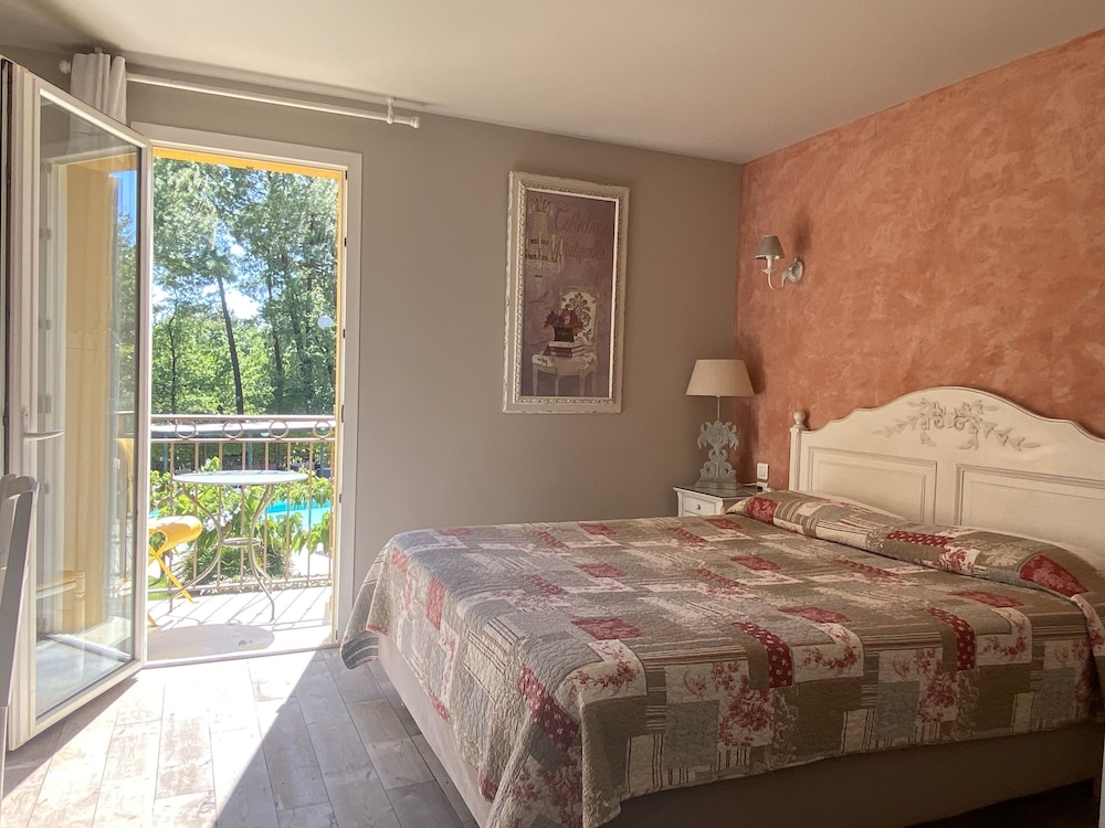 Superior Double or Twin Room, Balcony, Garden Area photo 3