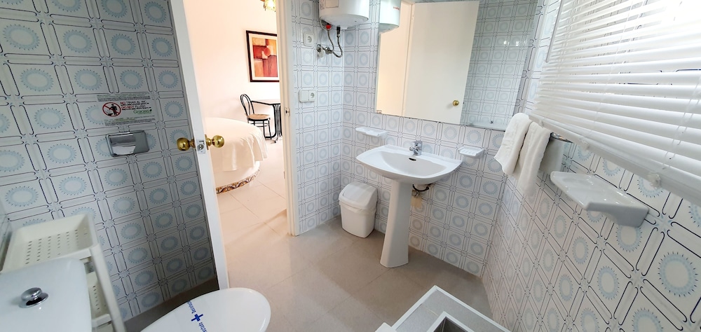 Classic Studio, 1 Double Bed, Kitchenette, Pool View photo 2
