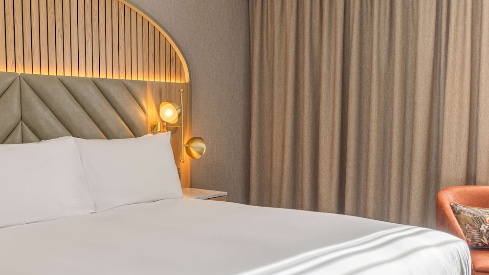 Superior Room, 1 King Bed - Photo 6
