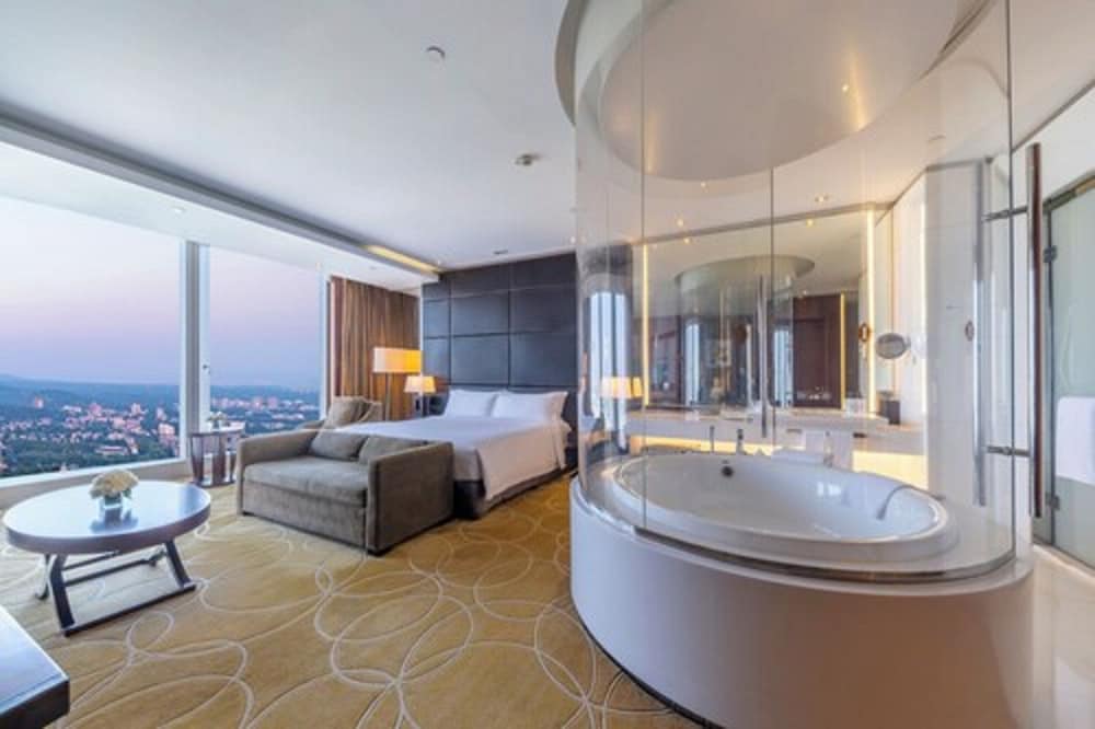 Room, 1 King Bed, Business Lounge Access, Lake View (Club Lounge Access) photo 1