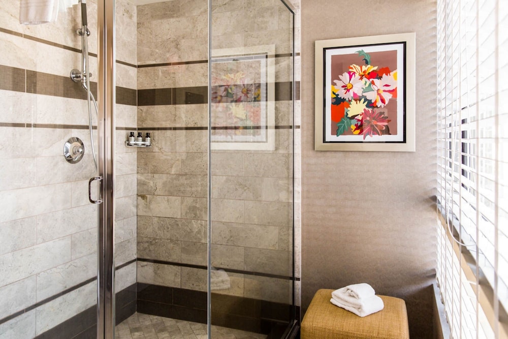 Premium Room, 2 Double Beds - Photo 10