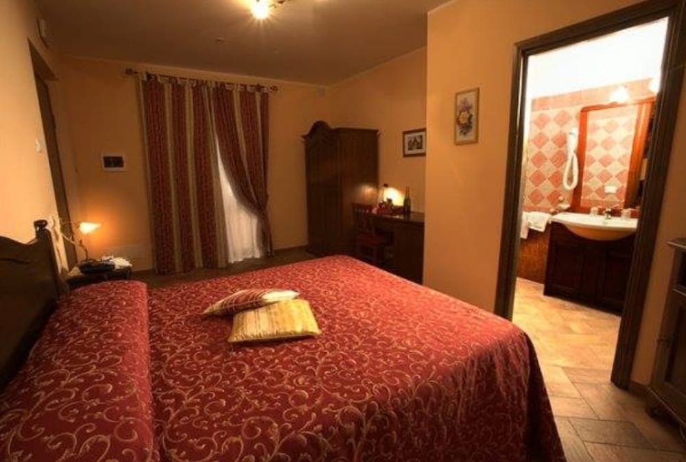 Classic Double Room Single Use photo 3