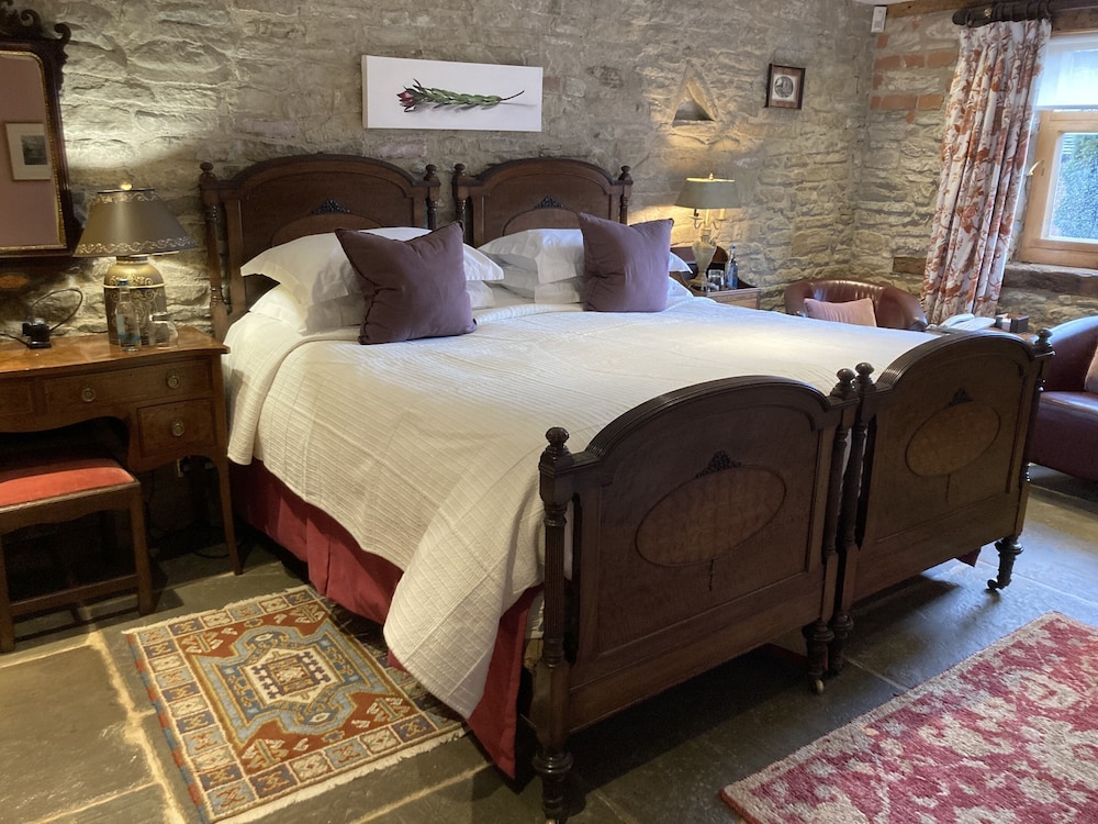 Deluxe Double or Twin Room, Ensuite photo 3