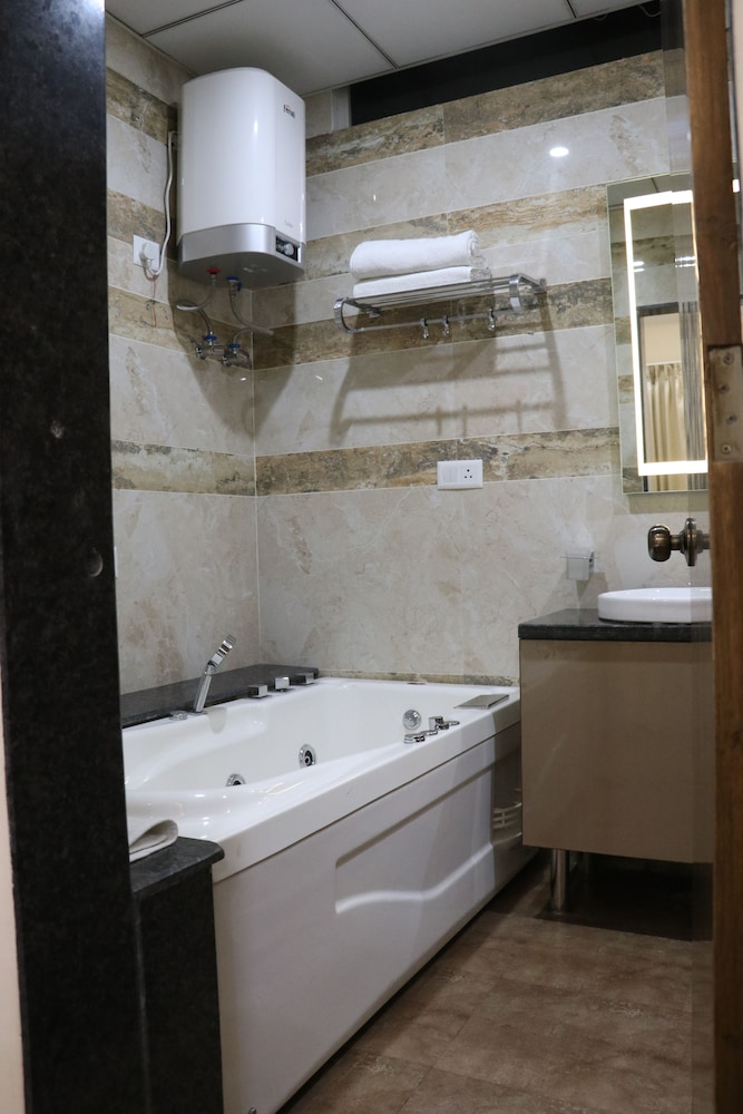 Executive Single Room, 1 Double Bed, Smoking photo 2