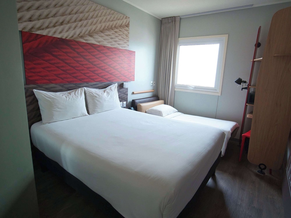 Standard Room, Multiple Beds - Photo 1