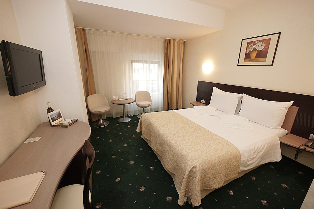 Double Room - Photo 7