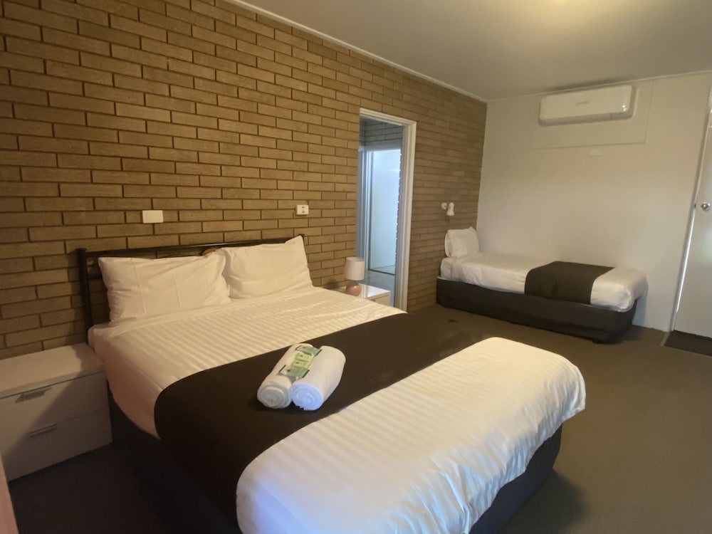 Family Suite, 2 Bedrooms, Non Smoking, Shared Bathroom (2 Room Family Unit) photo 3