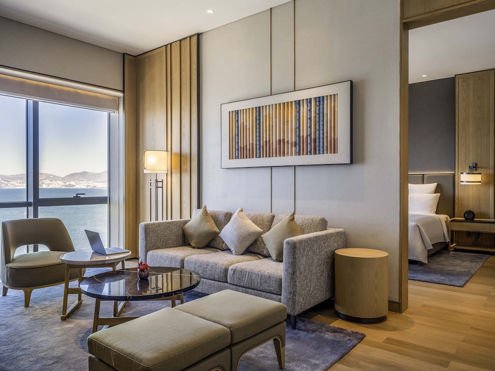 Executive Suite, 1 King Bed, Lake View