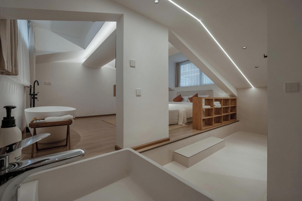 Senior Double Room, City View photo 3