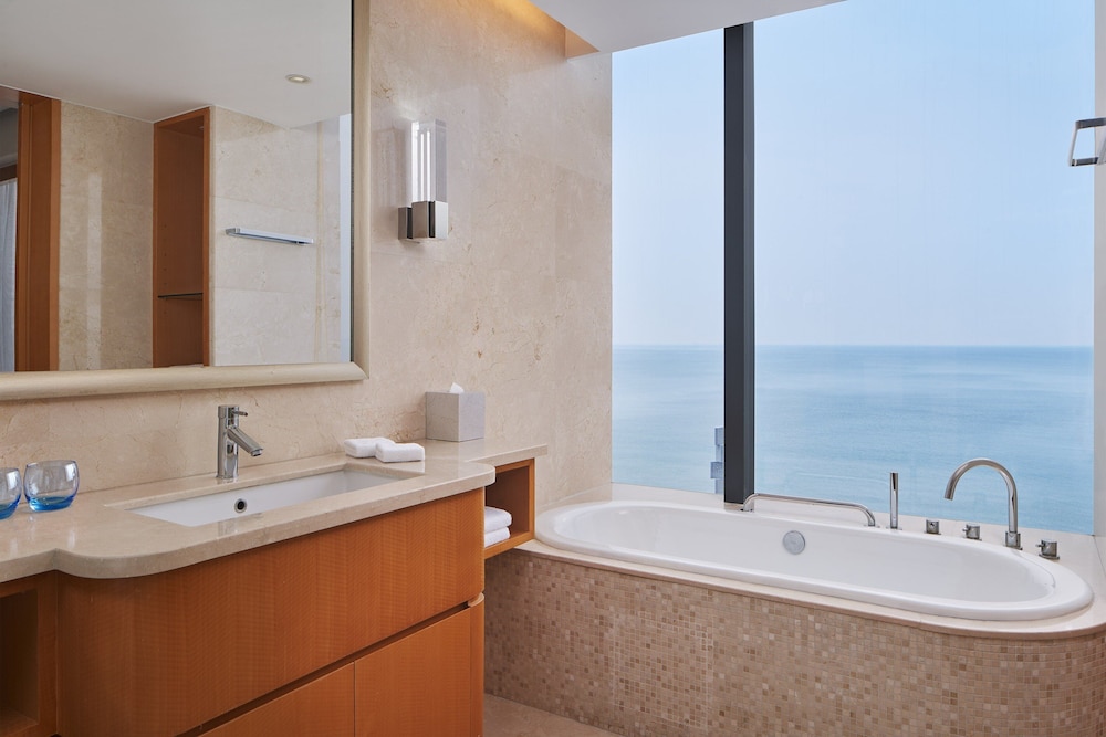 Room, 1 King Bed, Ocean View - Photo 2
