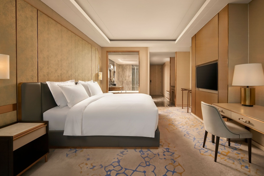 Club Room, 1 King Bed photo 3