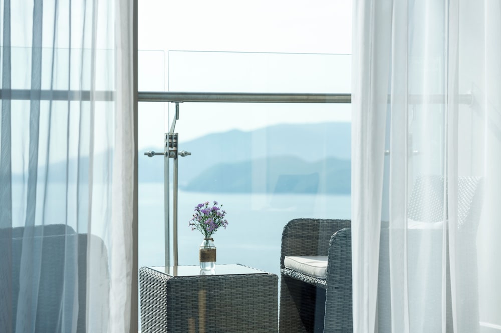 2 Bedroom Deluxe Club Suite Ocean View photo 3