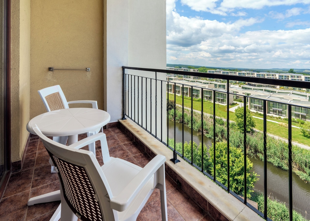 Superior Double Room, Park View (2 Adults + 1 Child) photo 2
