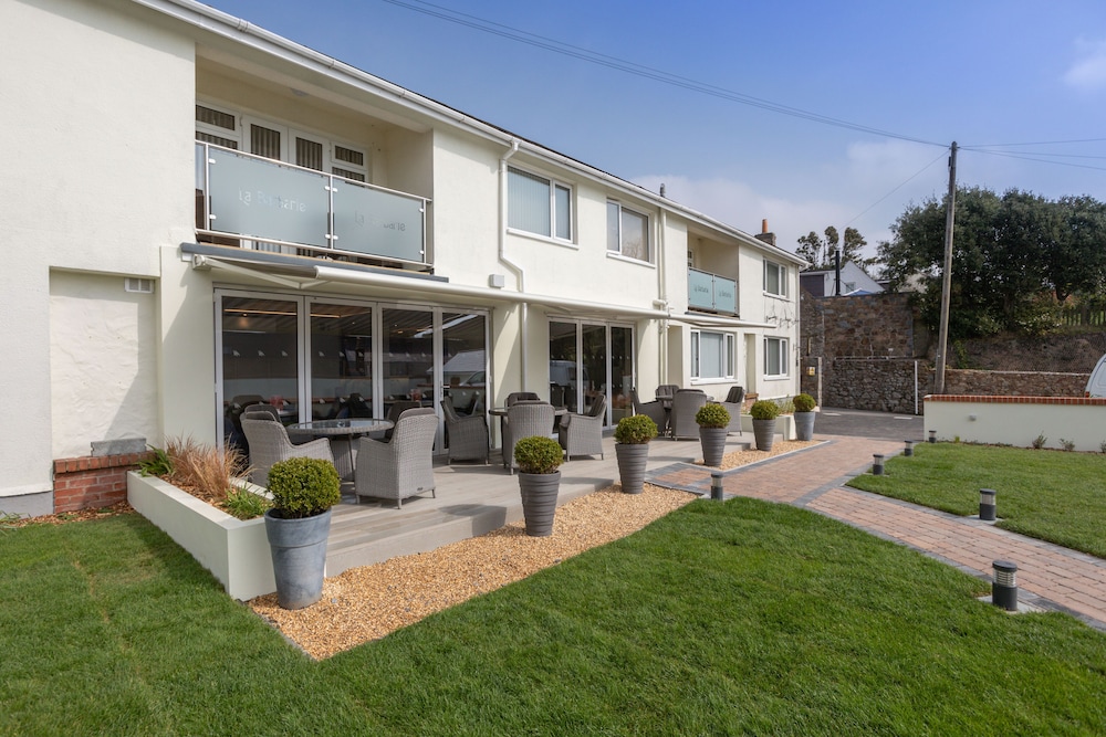 Poolside Deluxe with Terrace or Balcony - Photo 4
