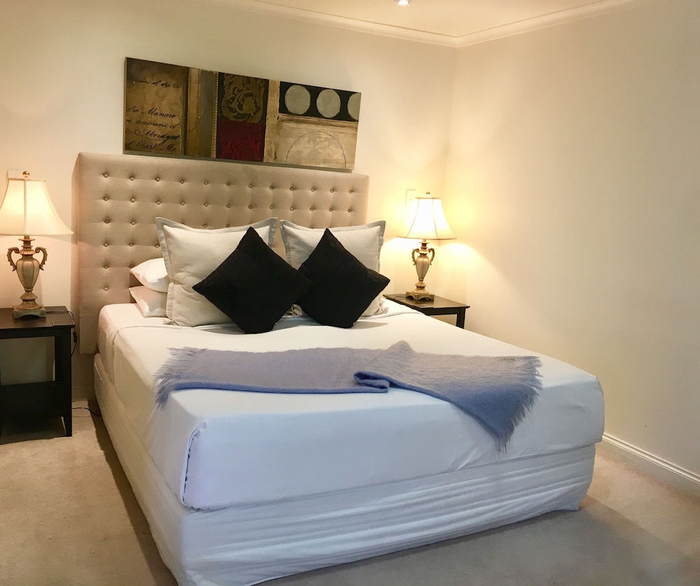 Jacaranda 1 Bedroom Suite photo 3