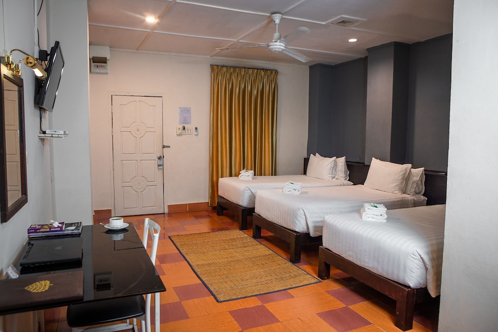 Family Triple Room (Window on Corridor) photo 2