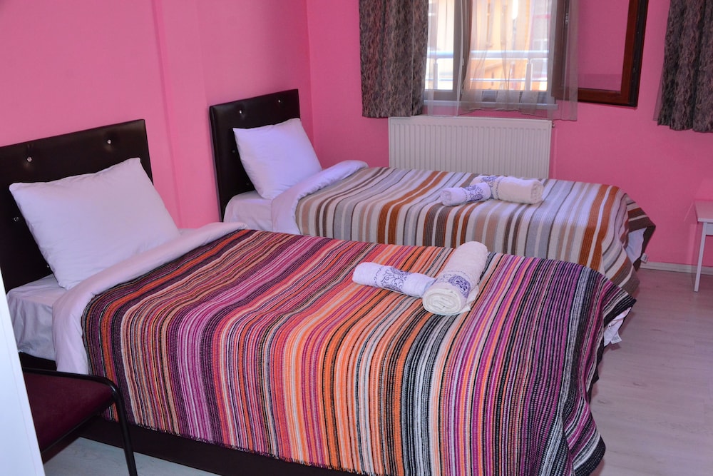 Economy Twin Room, 2 Twin Beds photo 1