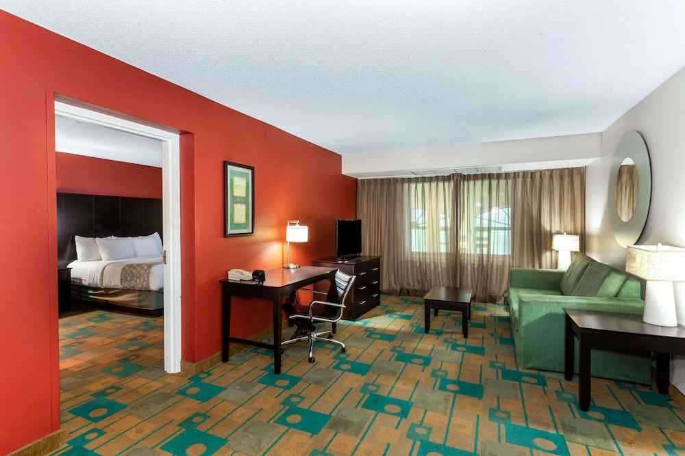Jacuzzi Suite, 1 King Bed, Non Smoking