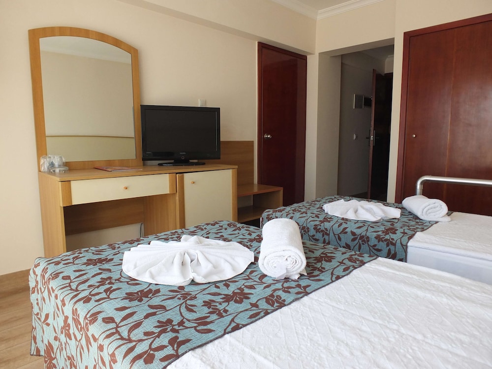 Economy Twin Room photo 3