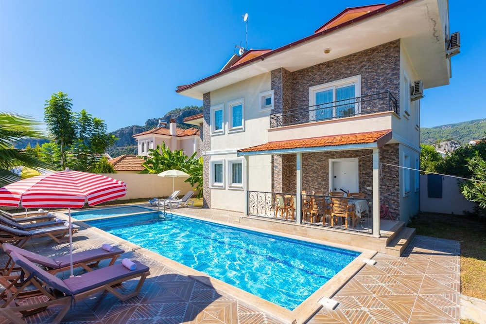 Villa photo 1