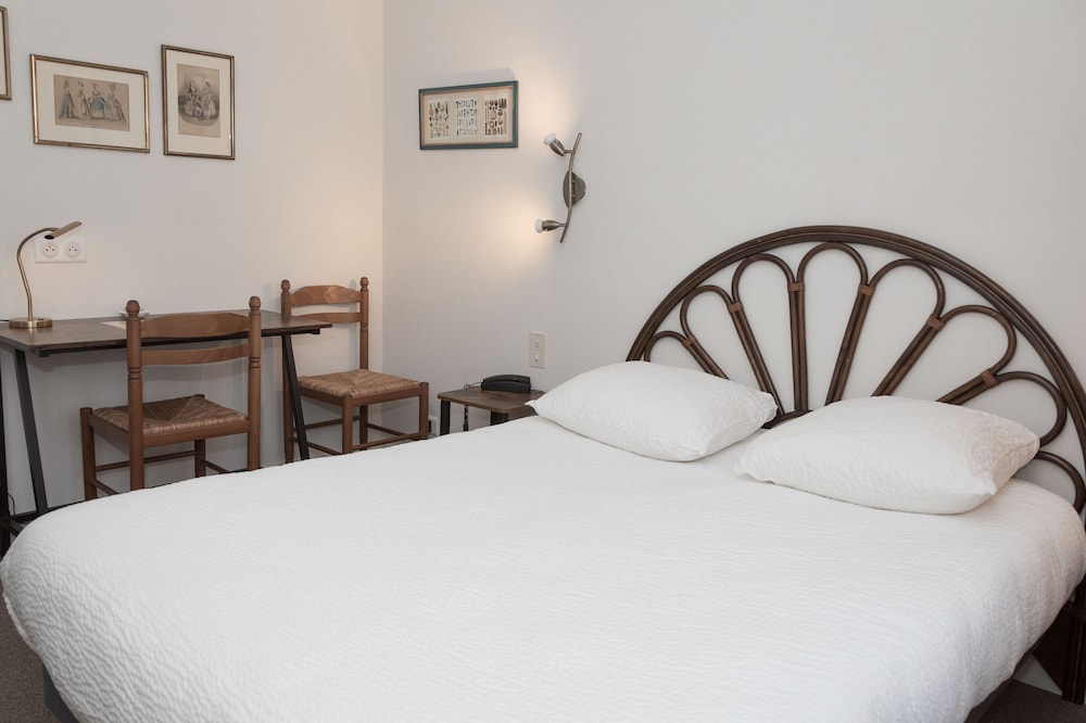Standard Double Room - Photo 25