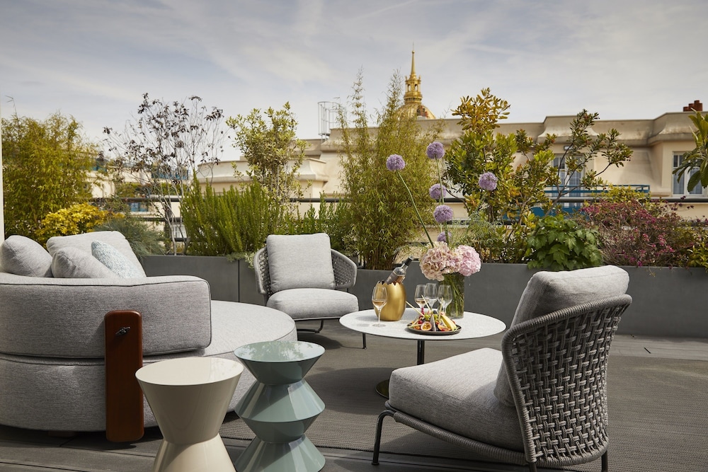 Eiffel Dome Spa Suite thumbnail 5