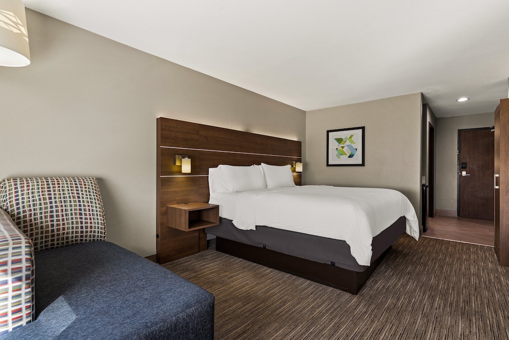 Suite, Jetted Tub - Photo 2