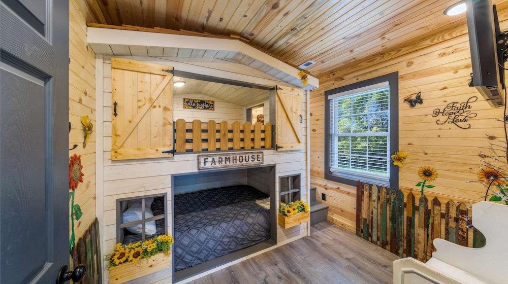 Luxury Poolside Cabin in Sevierville, Zdjęcie 20