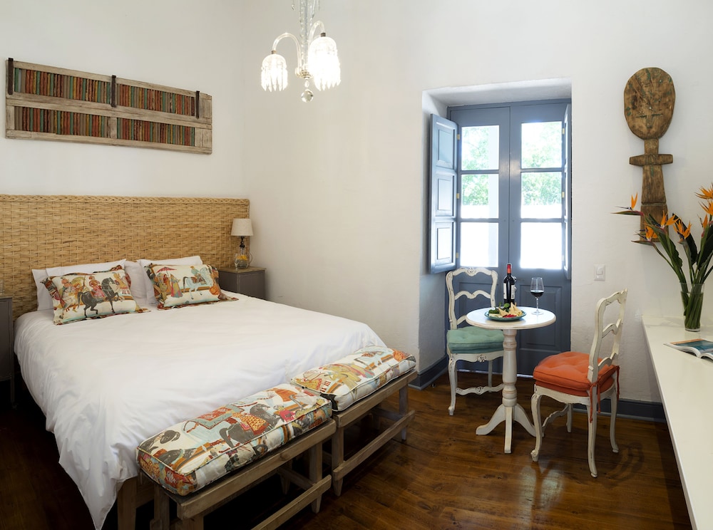 Deluxe Room 1 king bed photo 2