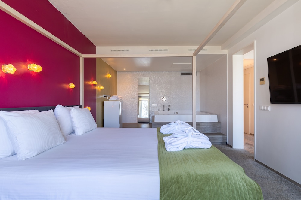 Honeymoon-Suite - Photo 5