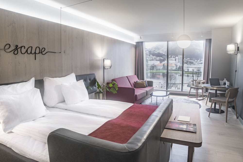 Deluxe Double Room, 1 King Bed, Mountain View