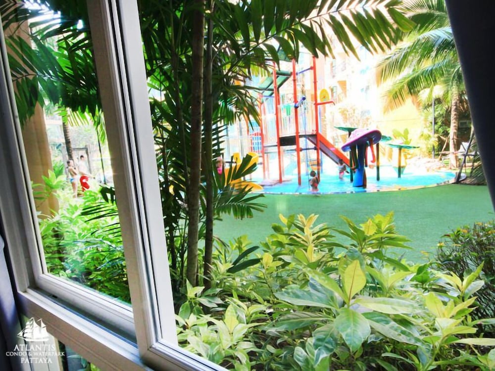Family Suite with Sofa Bed, Pool Access photo 3