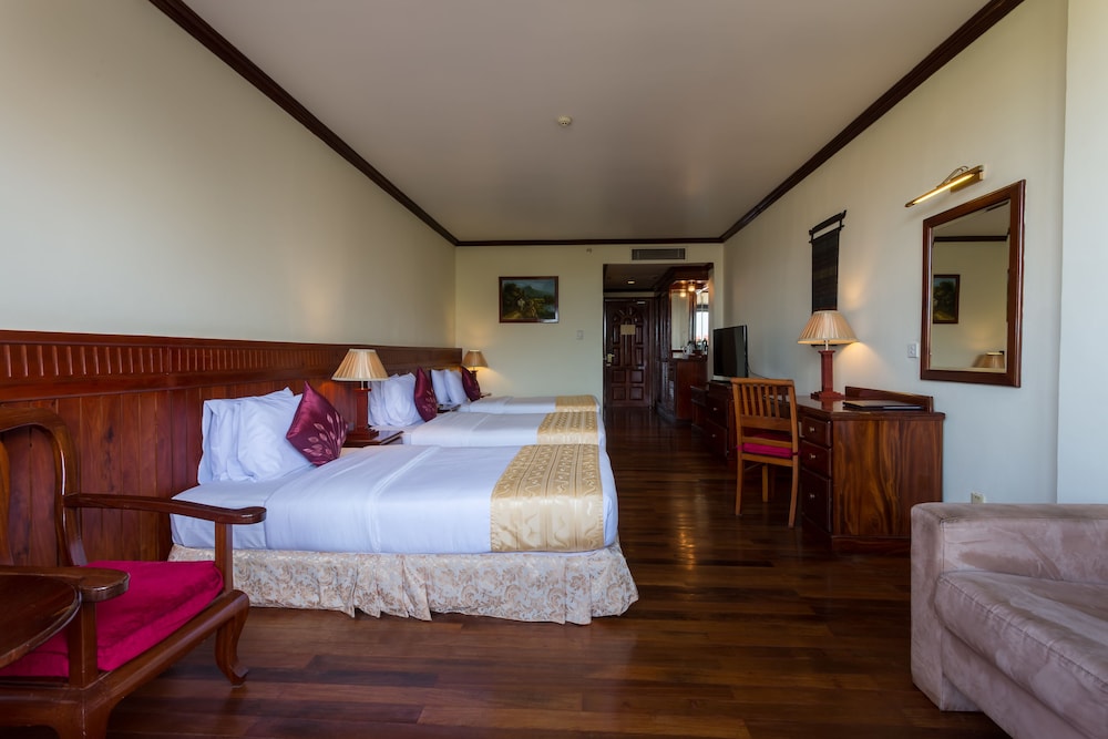 Deluxe Triple Room - City View - Photo 7