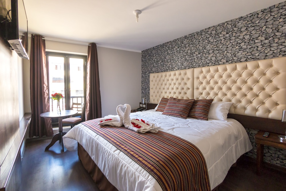 Superior Room, 1 King Bed photo 1
