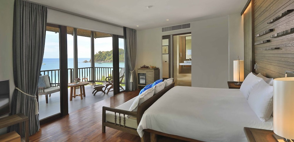 Bayfront Deluxe Room photo 2