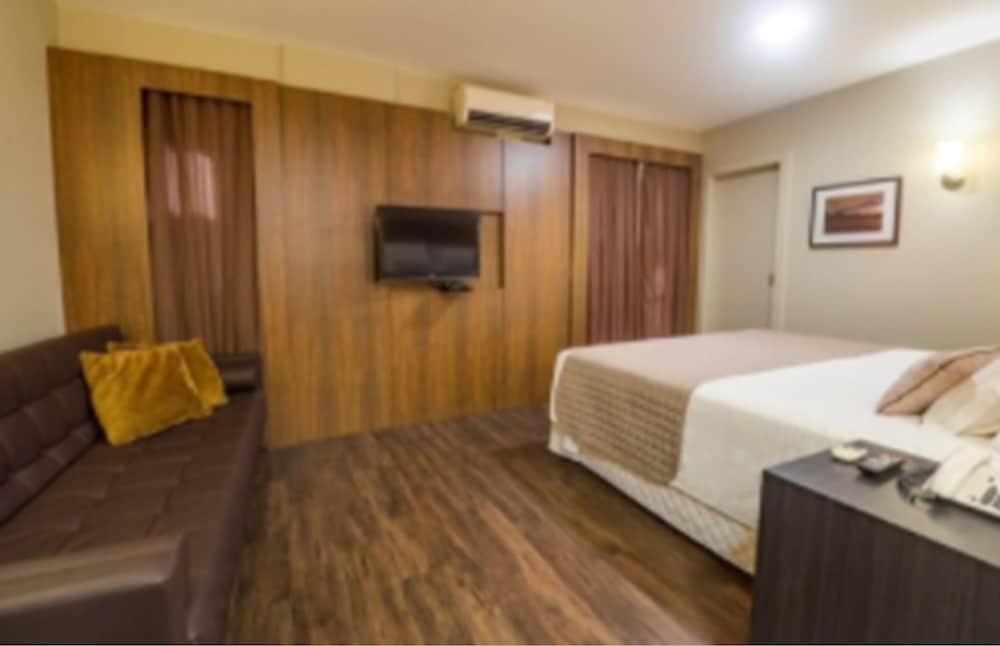 Deluxe Room, Multiple Beds, City View - Photo 1