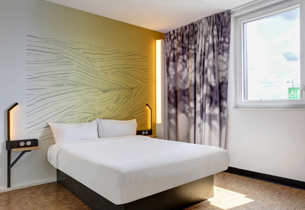 Double Room, Mobility Accessible - Photo 1