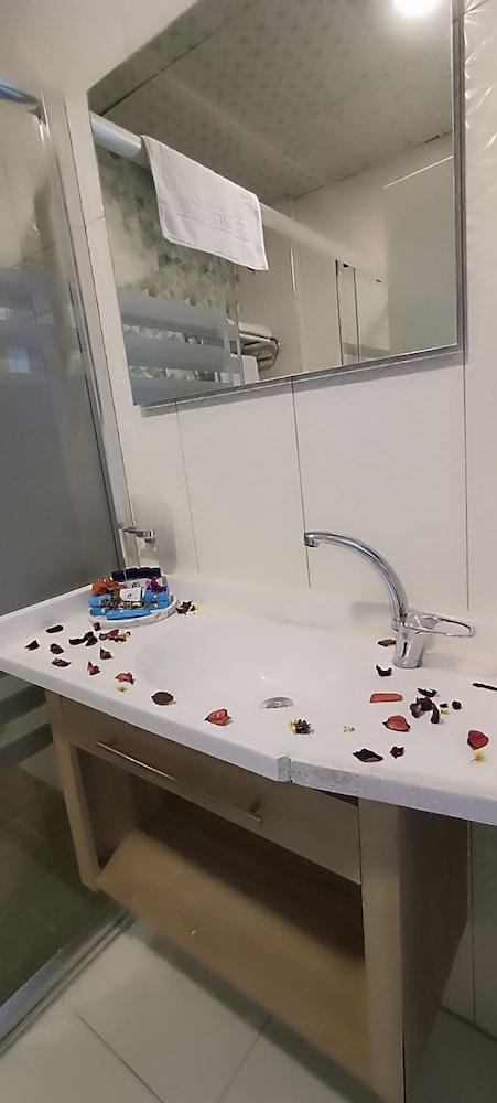 Classic Suite, Non Smoking, Sea Facing photo 3