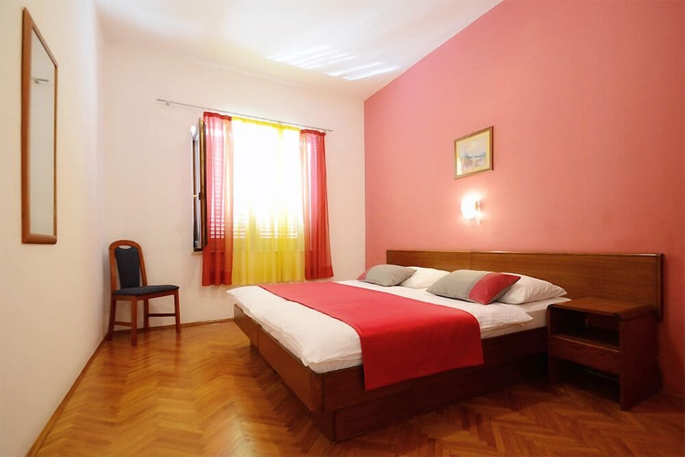 Classic Apartment, 2 Bedrooms, Balcony, Sea View