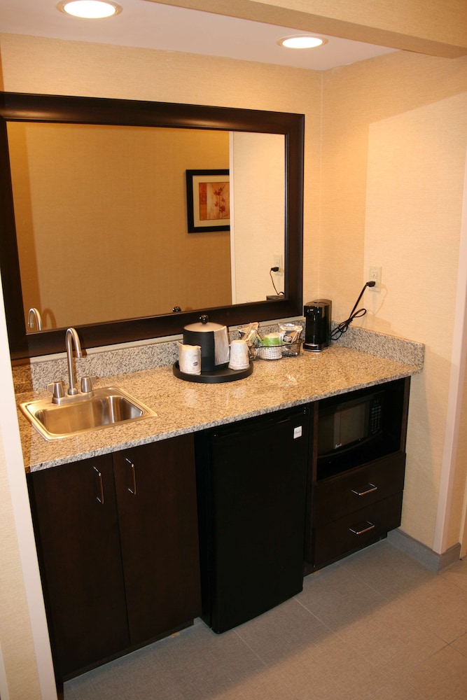 Room, 1 King Bed, Jetted Tub photo 3