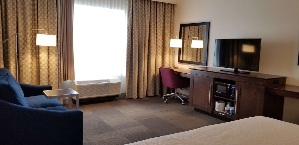 Room, 1 King Bed, Accessible (Mobility & Hearing, Roll-in Shower) photo 1