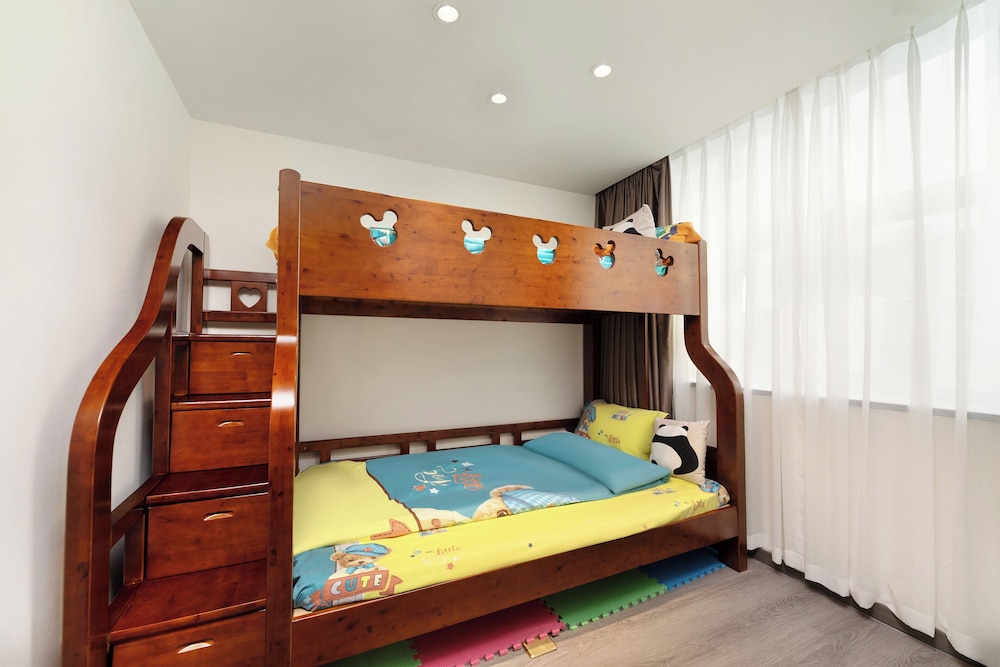 Suite, 1 Queen Bed - Photo 2