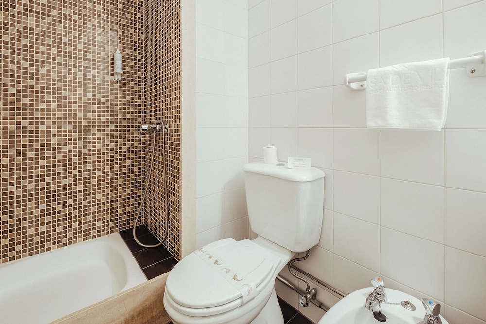 Premium Twin Room - Photo 6
