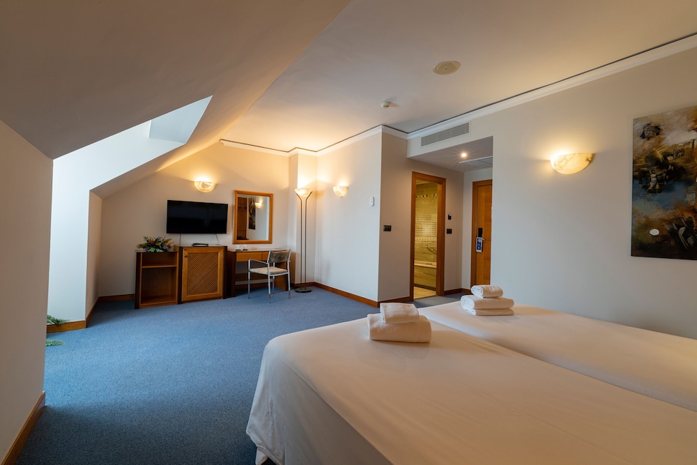 Double Room (2 adults) - Photo 5