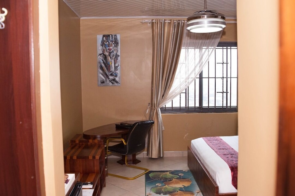 Deluxe Room, 1 King Bed, Non Smoking, City View photo 2