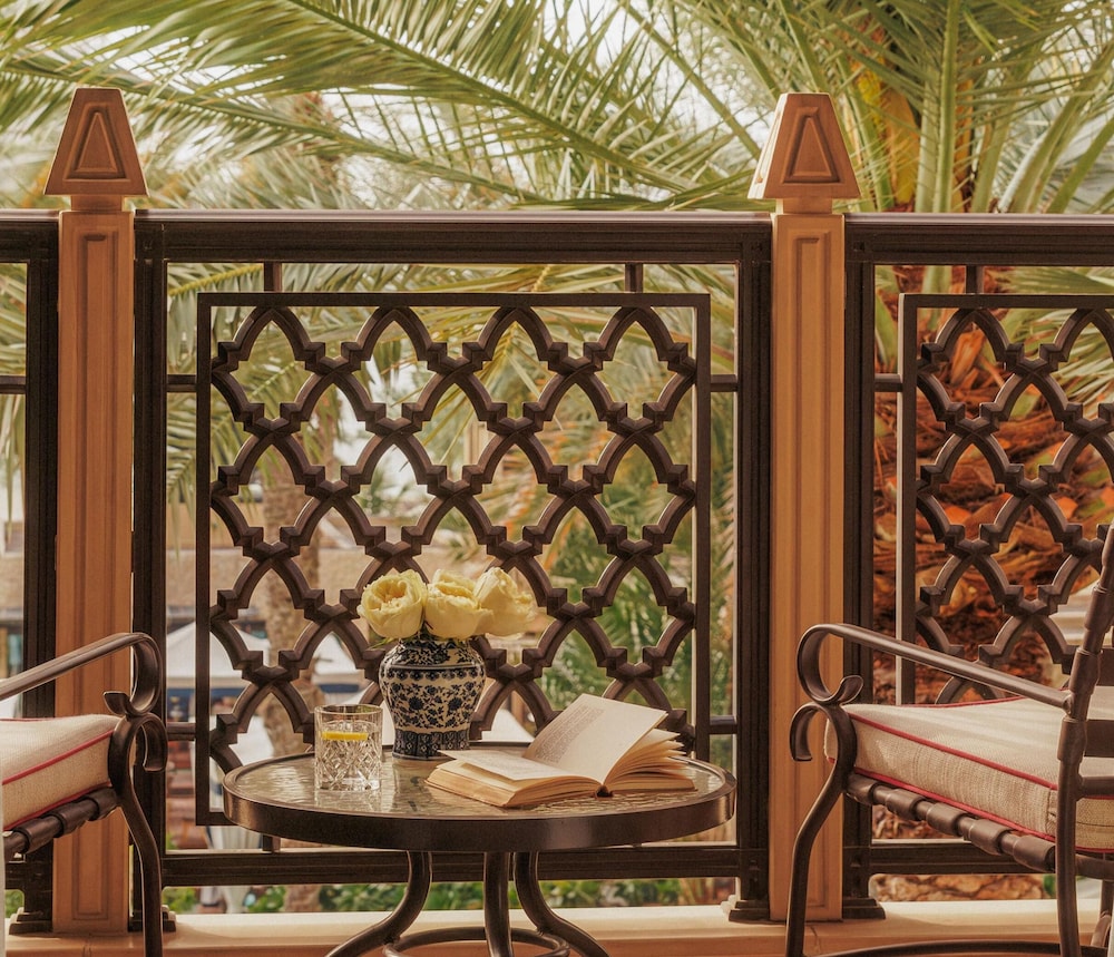 Arabian Court Family Deluxe Room - Photo 5