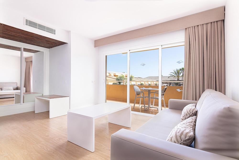 Room, Pool View (1 Adult) photo 3