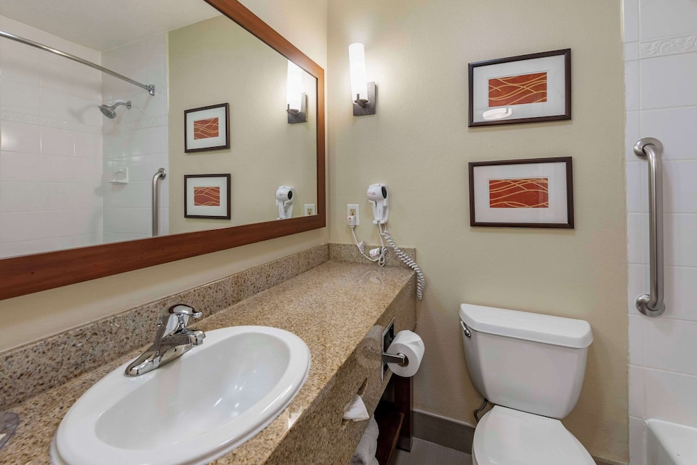 Superior Room, 2 Queen Beds - Photo 9