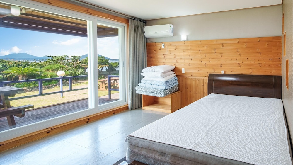 Basic Room, 1 Bedroom (1F 102, (39.67m²)) - Photo 1