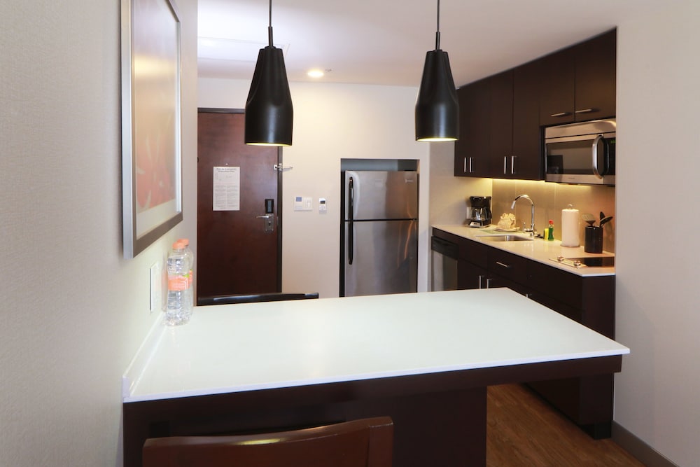 Suite, 2 Bedrooms, Kitchen photo 2